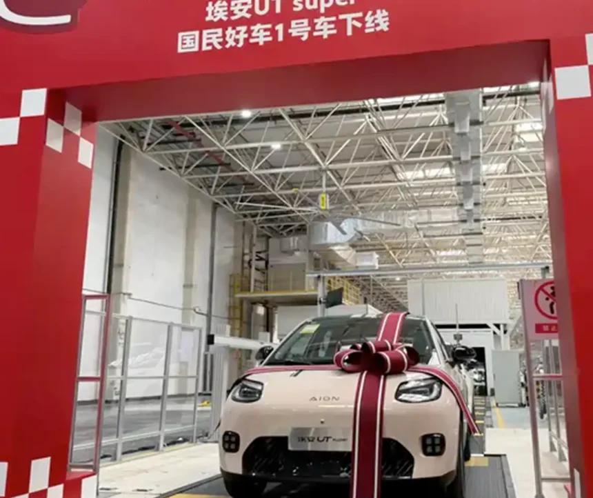 آیون UT سوپر با طراحی مدرن و فناوری تعویض باتری ۹۹ ثانیه‌ ای رونمایی شد