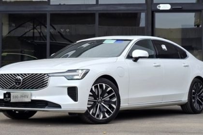 ولوو S90 لانگ PHEV به زودی عرضه می‌شود؛ ارزش خرید سدان لوکس پلاگین هیبریدی چقدر است؟